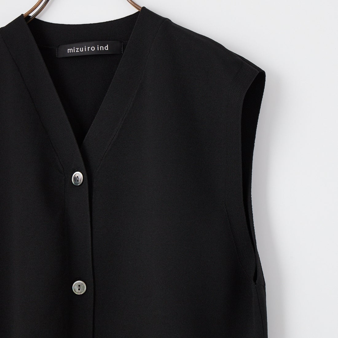 mizuiro ind [ミズイロインド] Vネックベスト [1-220070] 99 BLACK