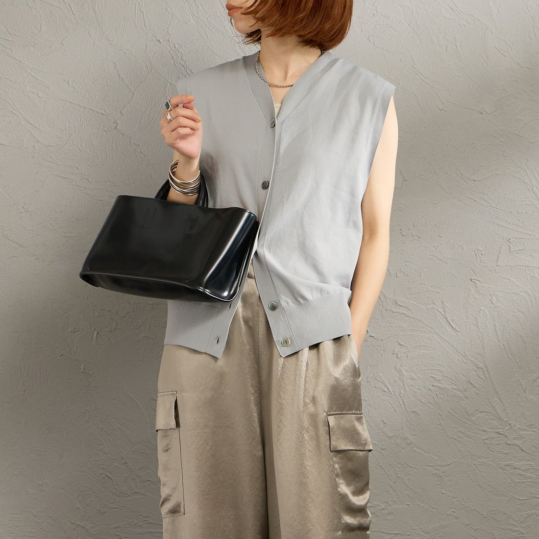 mizuiro ind [ミズイロインド] Vネックベスト [1-220070] 90 L.GRAY &&モデル身長：158cm 着用サイズ：F&&