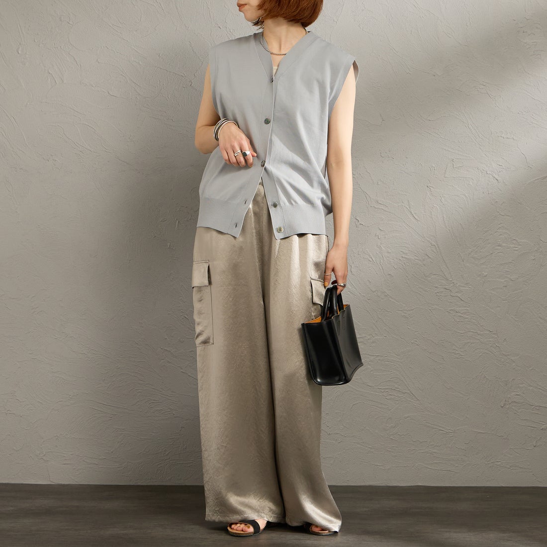 mizuiro ind [ミズイロインド] Vネックベスト [1-220070] 90 L.GRAY &&モデル身長：158cm 着用サイズ：F&&