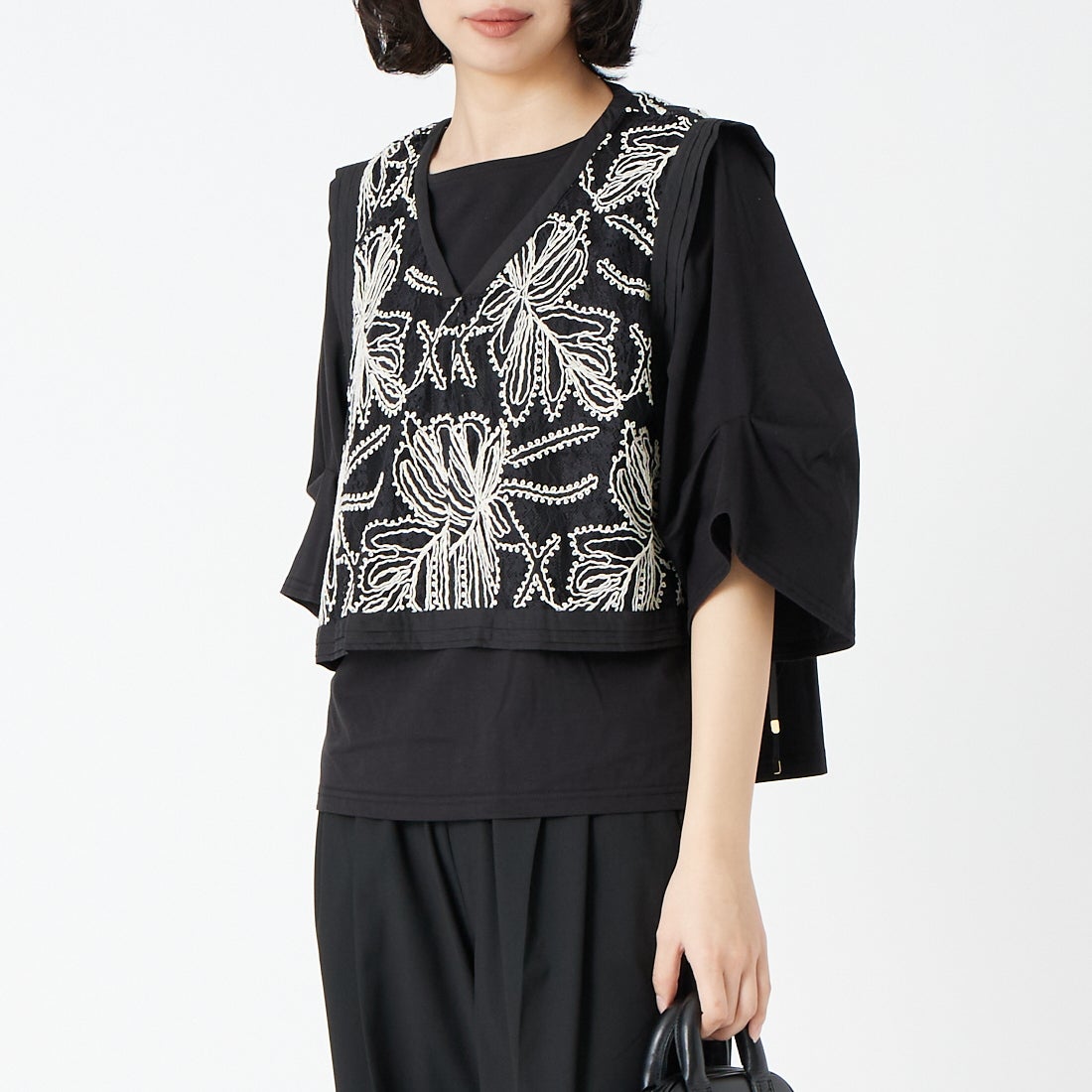 DIGNITE COLLIER [ディニテコリエ] レースベスト [80267107] 004 ﾌﾞﾗｯｸ &&モデル身長：162cm 着用サイズ：F&&