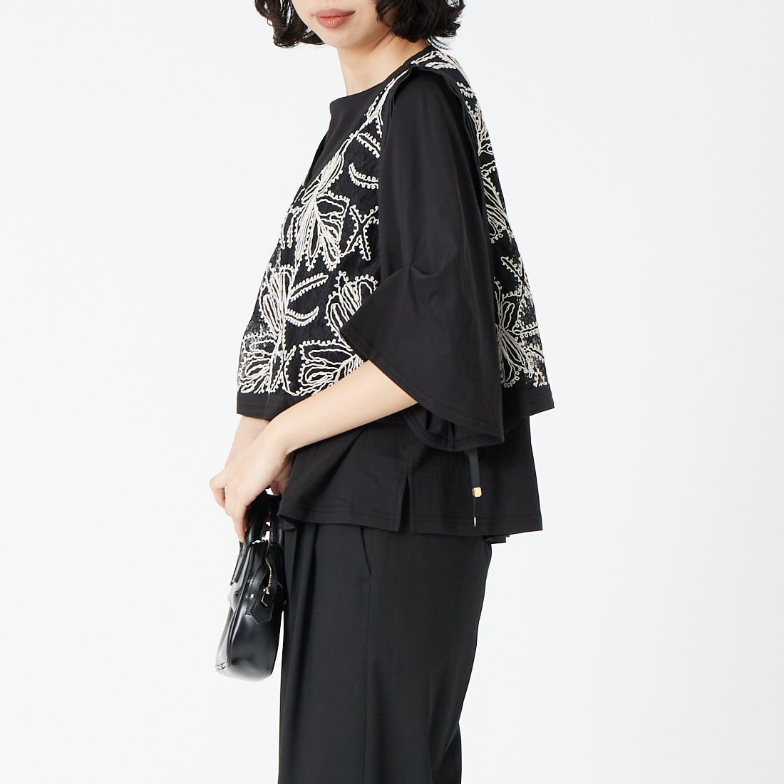 DIGNITE COLLIER [ディニテコリエ] レースベスト [80267107] 004 ﾌﾞﾗｯｸ &&モデル身長：162cm 着用サイズ：F&&