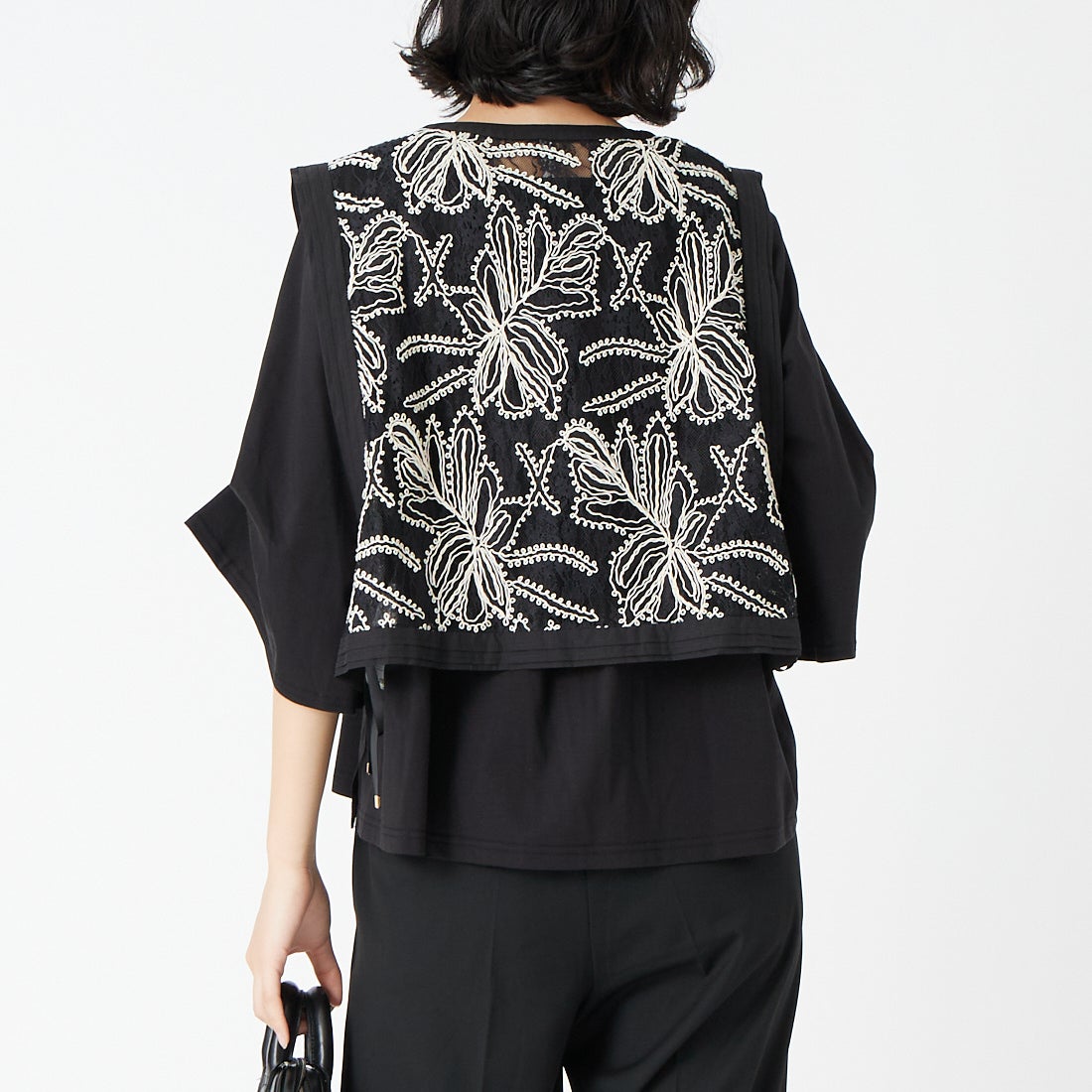 DIGNITE COLLIER [ディニテコリエ] レースベスト [80267107] 004 ﾌﾞﾗｯｸ &&モデル身長：162cm 着用サイズ：F&&