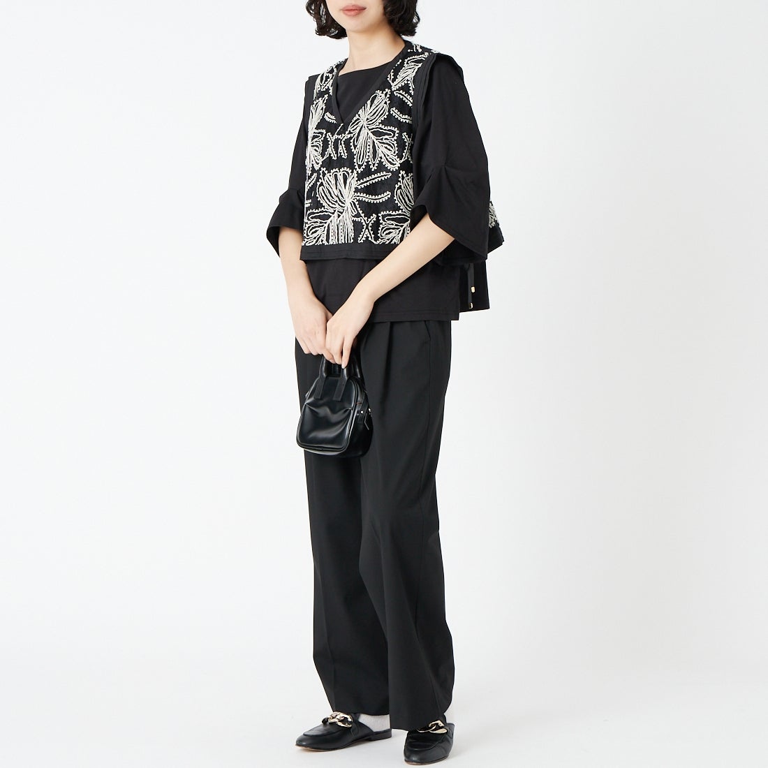 DIGNITE COLLIER [ディニテコリエ] レースベスト [80267107] 004 ﾌﾞﾗｯｸ &&モデル身長：162cm 着用サイズ：F&&