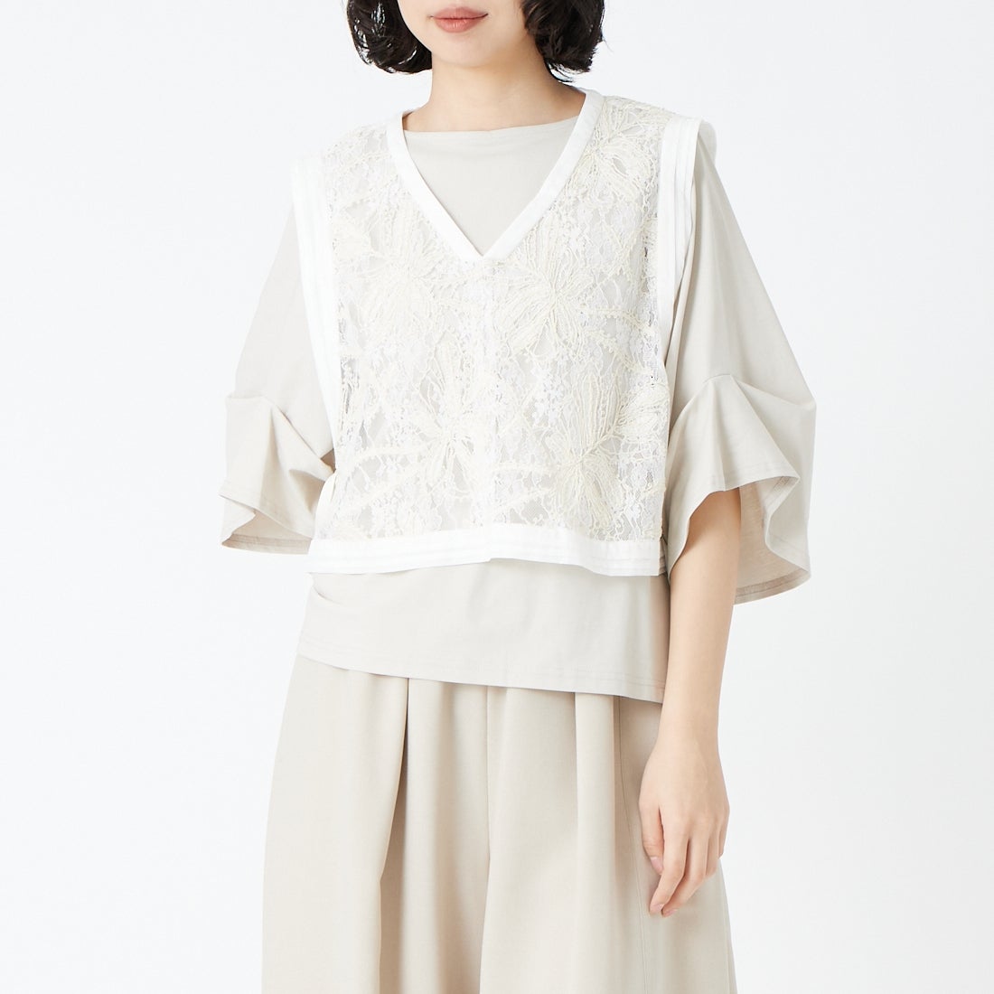 DIGNITE COLLIER [ディニテコリエ] レースベスト [80267107] 031 ｵﾌﾎﾜｲﾄ &&モデル身長：162cm 着用サイズ：F&&