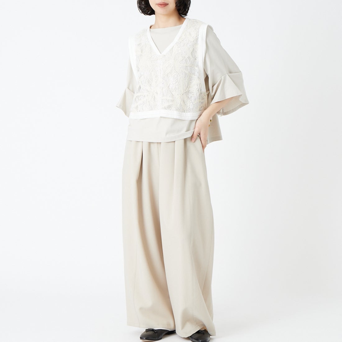 DIGNITE COLLIER [ディニテコリエ] レースベスト [80267107] 031 ｵﾌﾎﾜｲﾄ &&モデル身長：162cm 着用サイズ：F&&