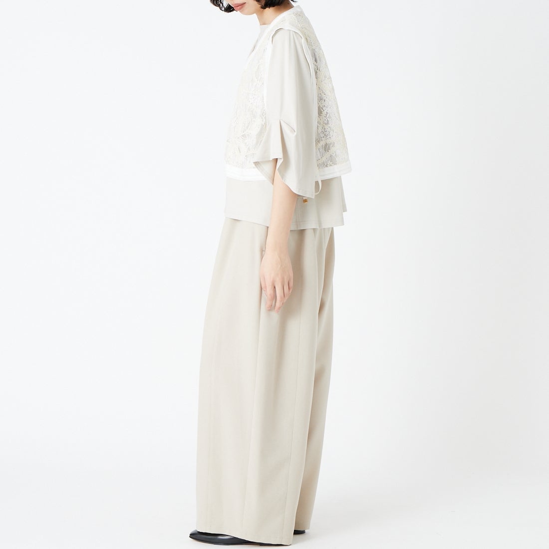 DIGNITE COLLIER [ディニテコリエ] レースベスト [80267107] 031 ｵﾌﾎﾜｲﾄ &&モデル身長：162cm 着用サイズ：F&&