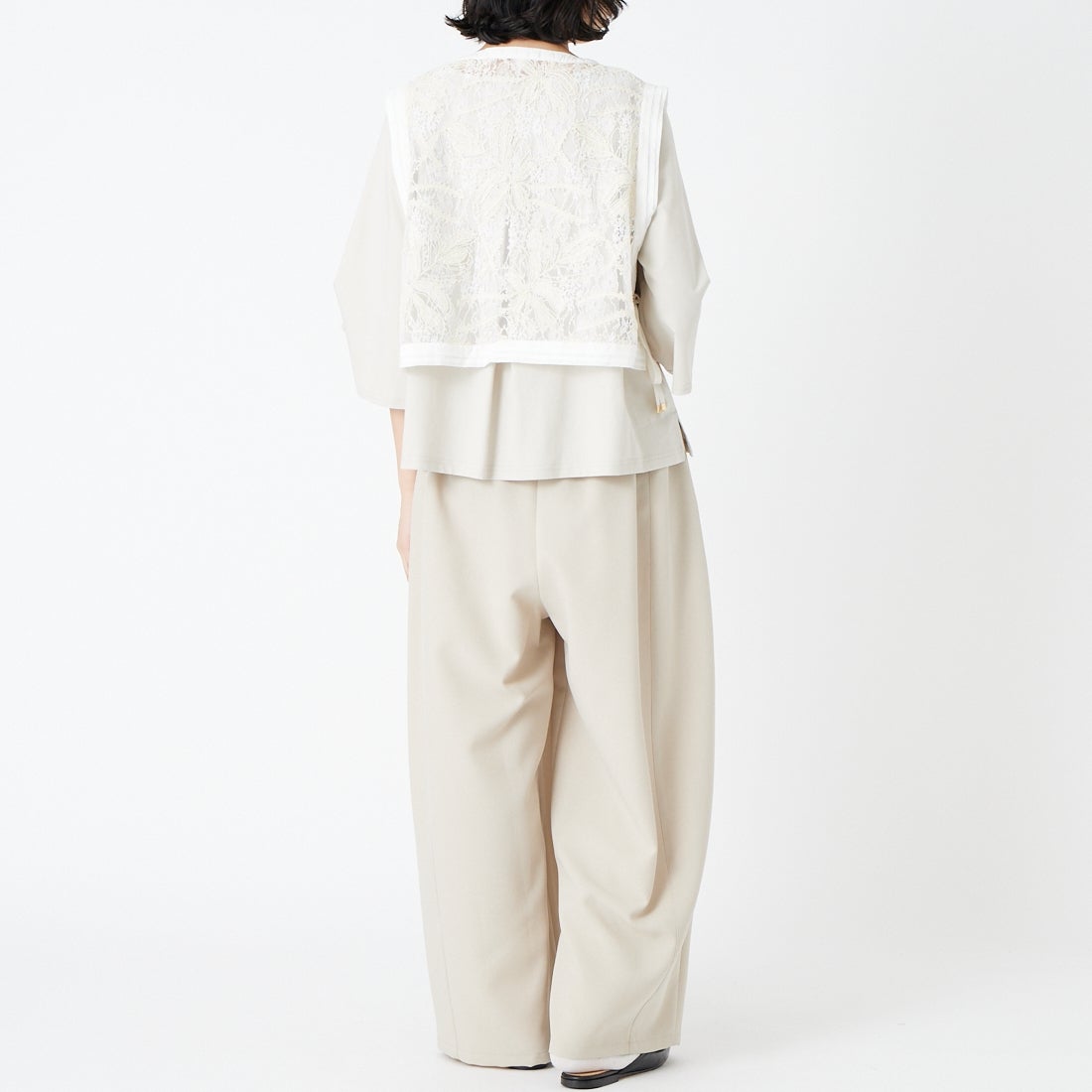 DIGNITE COLLIER [ディニテコリエ] レースベスト [80267107] 031 ｵﾌﾎﾜｲﾄ &&モデル身長：162cm 着用サイズ：F&&