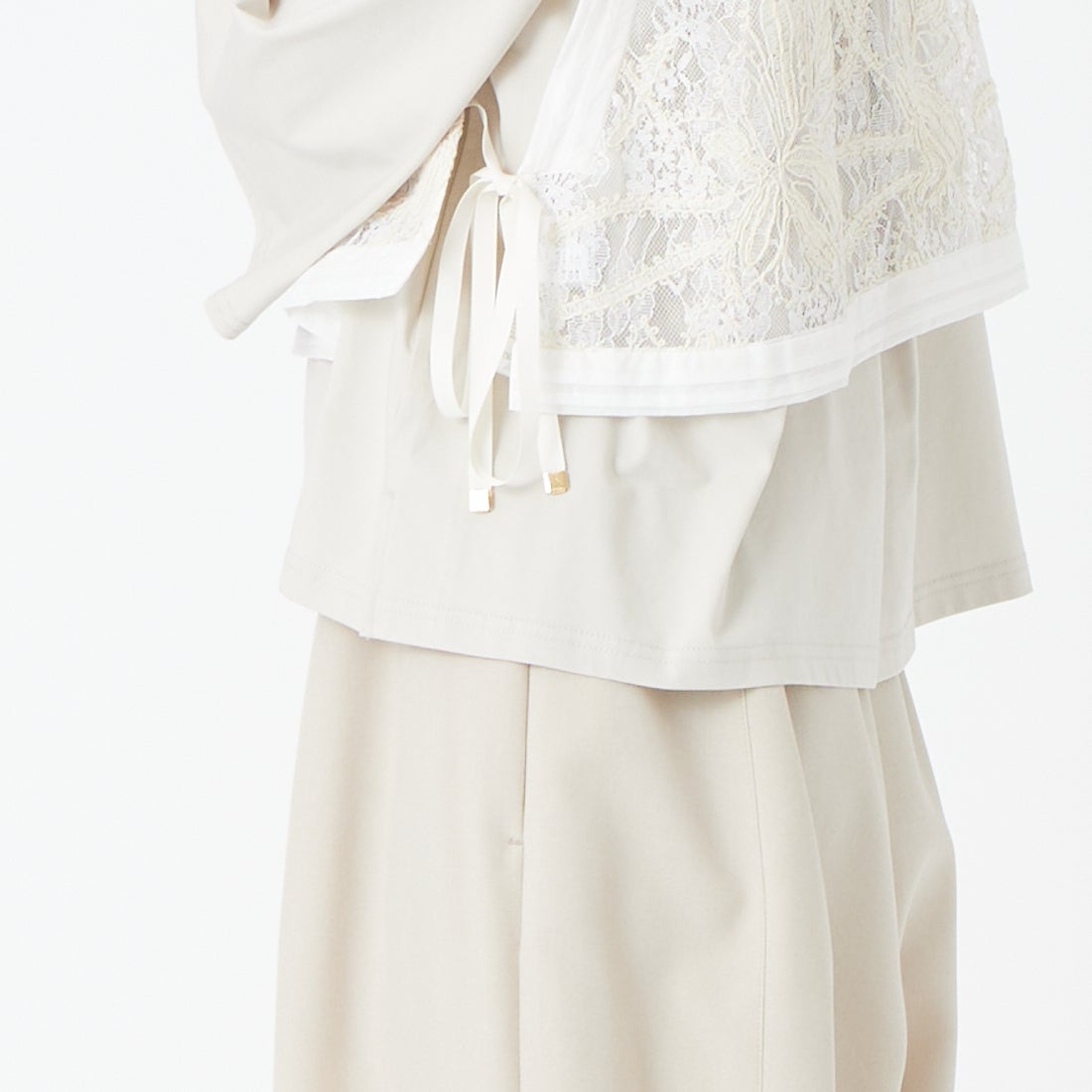 DIGNITE COLLIER [ディニテコリエ] レースベスト [80267107] 031 ｵﾌﾎﾜｲﾄ &&モデル身長：162cm 着用サイズ：F&&