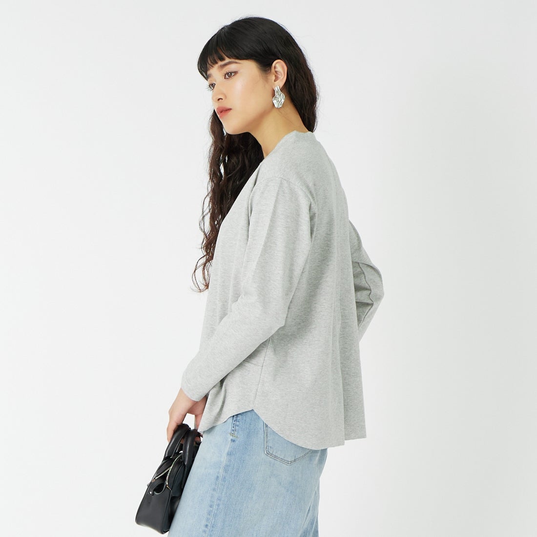 DIGNITE COLLIER [ディニテコリエ] 裾切替長袖カットソー [80990210-3] 001 ﾓｸｸﾞﾚｰ &&モデル身長：162cm 着用サイズ：F&&