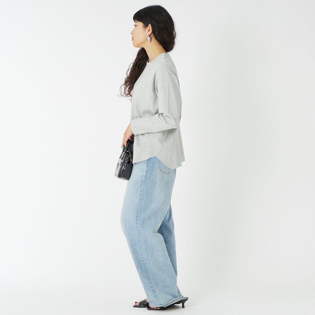 DIGNITE COLLIER [ディニテコリエ] 裾切替長袖カットソー [80990210-3] 001 ﾓｸｸﾞﾚｰ &&モデル身長：162cm 着用サイズ：F&&