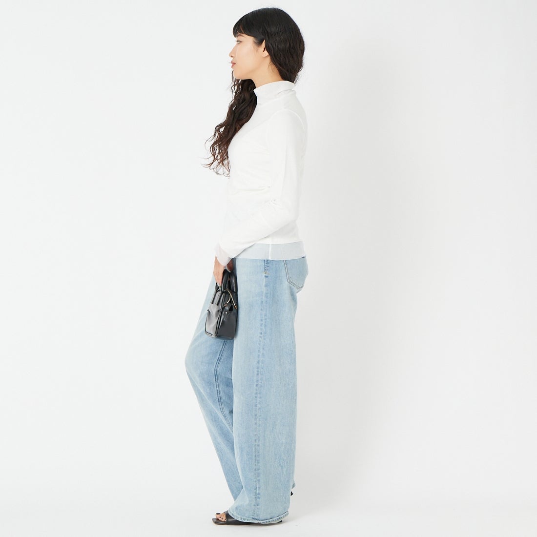 DIGNITE COLLIER [ディニテコリエ] チュール切替ハイネックカットソー [80990220] 031 ｵﾌﾎﾜｲﾄ &&モデル身長：162cm 着用サイズ：ONE SIZE&&