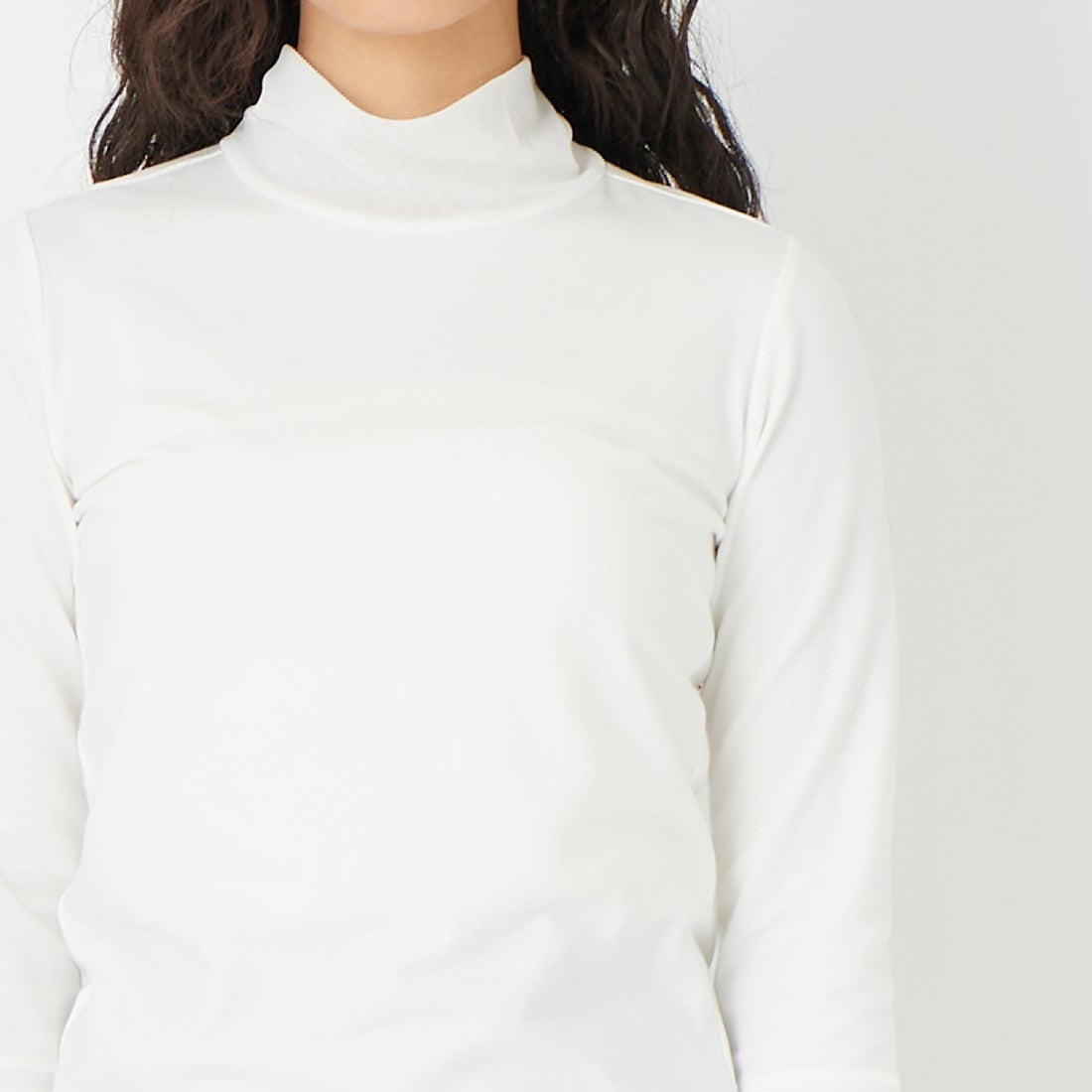 DIGNITE COLLIER [ディニテコリエ] チュール切替ハイネックカットソー [80990220] 031 ｵﾌﾎﾜｲﾄ &&モデル身長：162cm 着用サイズ：ONE SIZE&&