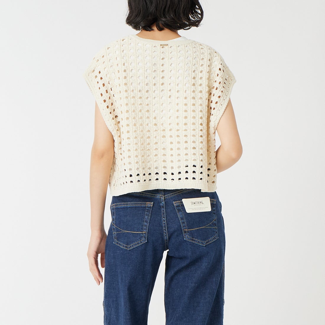 CHIGNON [シニヨン] メッシュボックスニットベスト [9561-098DP] O/WHITE &&モデル身長：162cm 着用サイズ：F&&