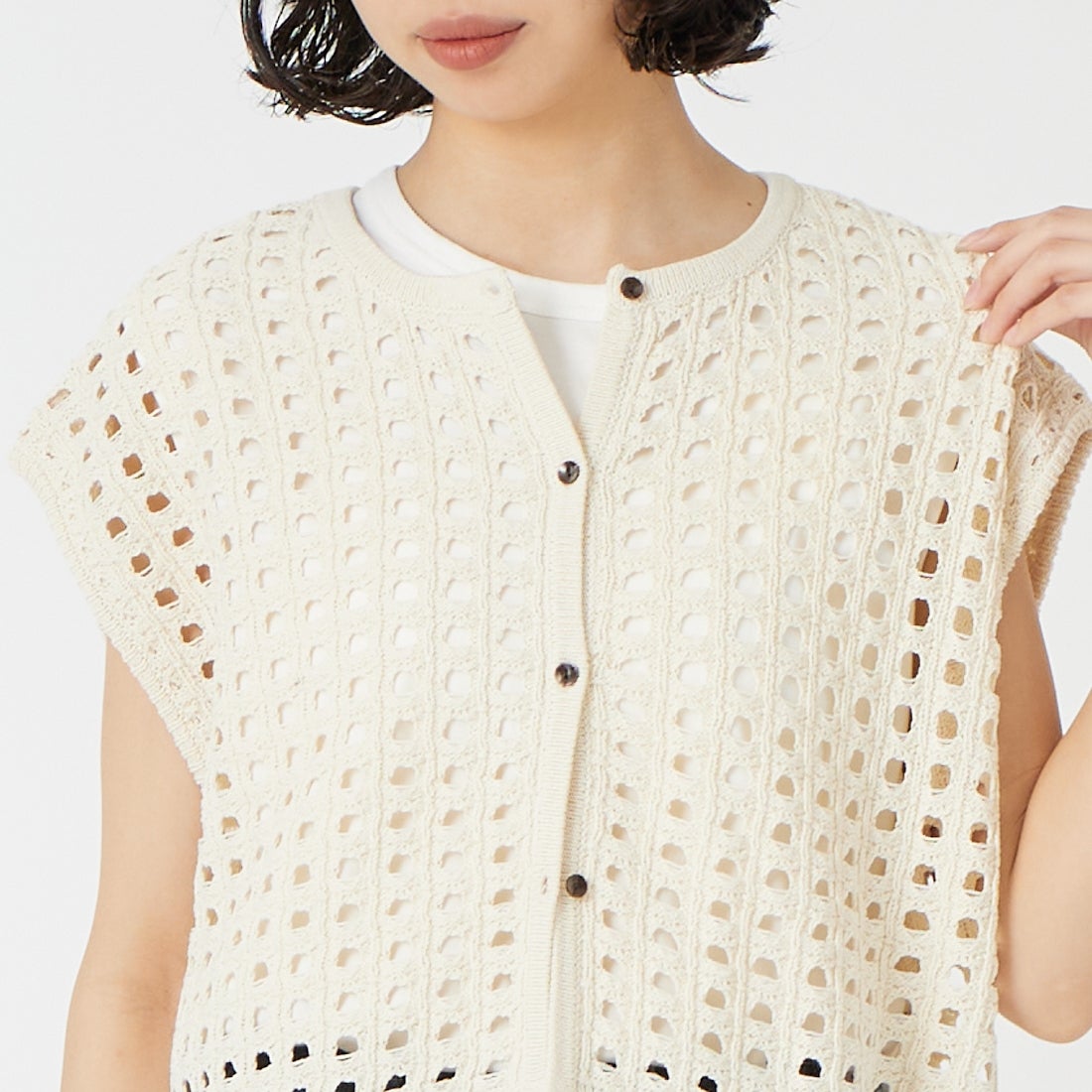 CHIGNON [シニヨン] メッシュボックスニットベスト [9561-098DP] O/WHITE &&モデル身長：162cm 着用サイズ：F&&