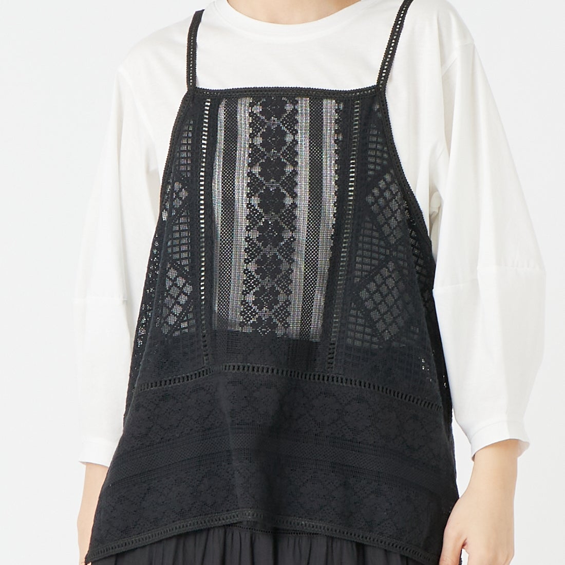 CHIGNON [シニヨン] パッチワークレースキャミソール [1861-050BZ] BLACK &&モデル身長：162cm 着用サイズ：F&&