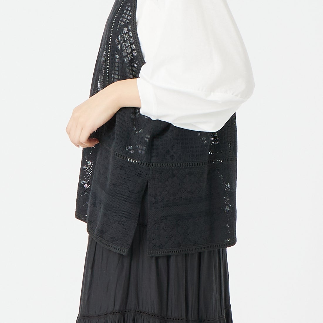 CHIGNON [シニヨン] パッチワークレースキャミソール [1861-050BZ] BLACK &&モデル身長：162cm 着用サイズ：F&&