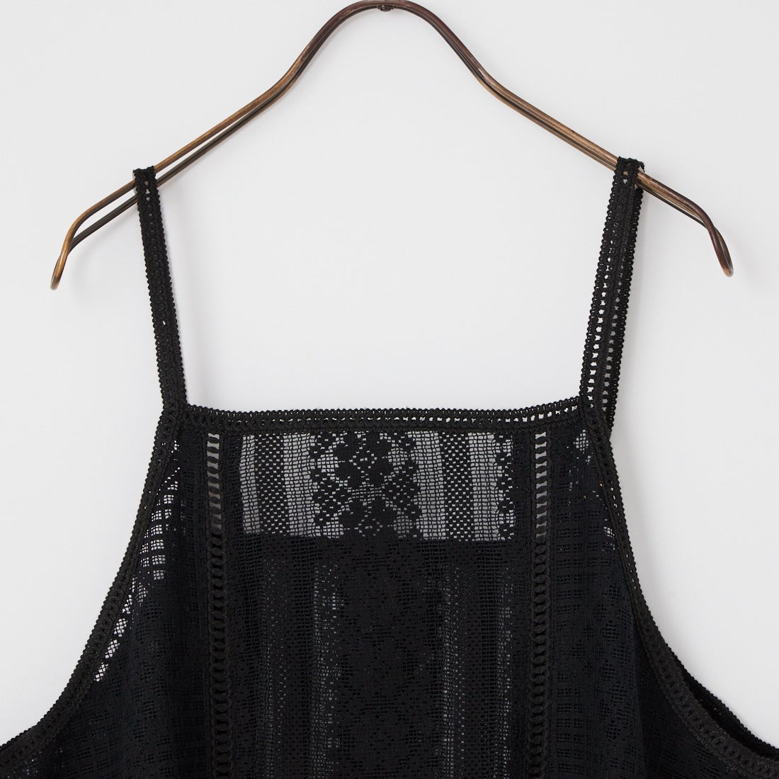 CHIGNON [シニヨン] パッチワークレースキャミソール [1861-050BZ] BLACK