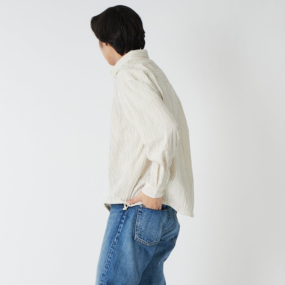 SLICK [スリック] ピンストライプタックジャガード ドローストリングシャツ [5120223] 900 WHITE &&モデル身長：179cm 着用サイズ：1&&