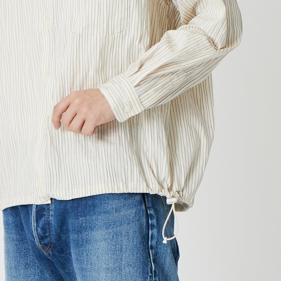 SLICK [スリック] ピンストライプタックジャガード ドローストリングシャツ [5120223] 900 WHITE &&モデル身長：179cm 着用サイズ：1&&