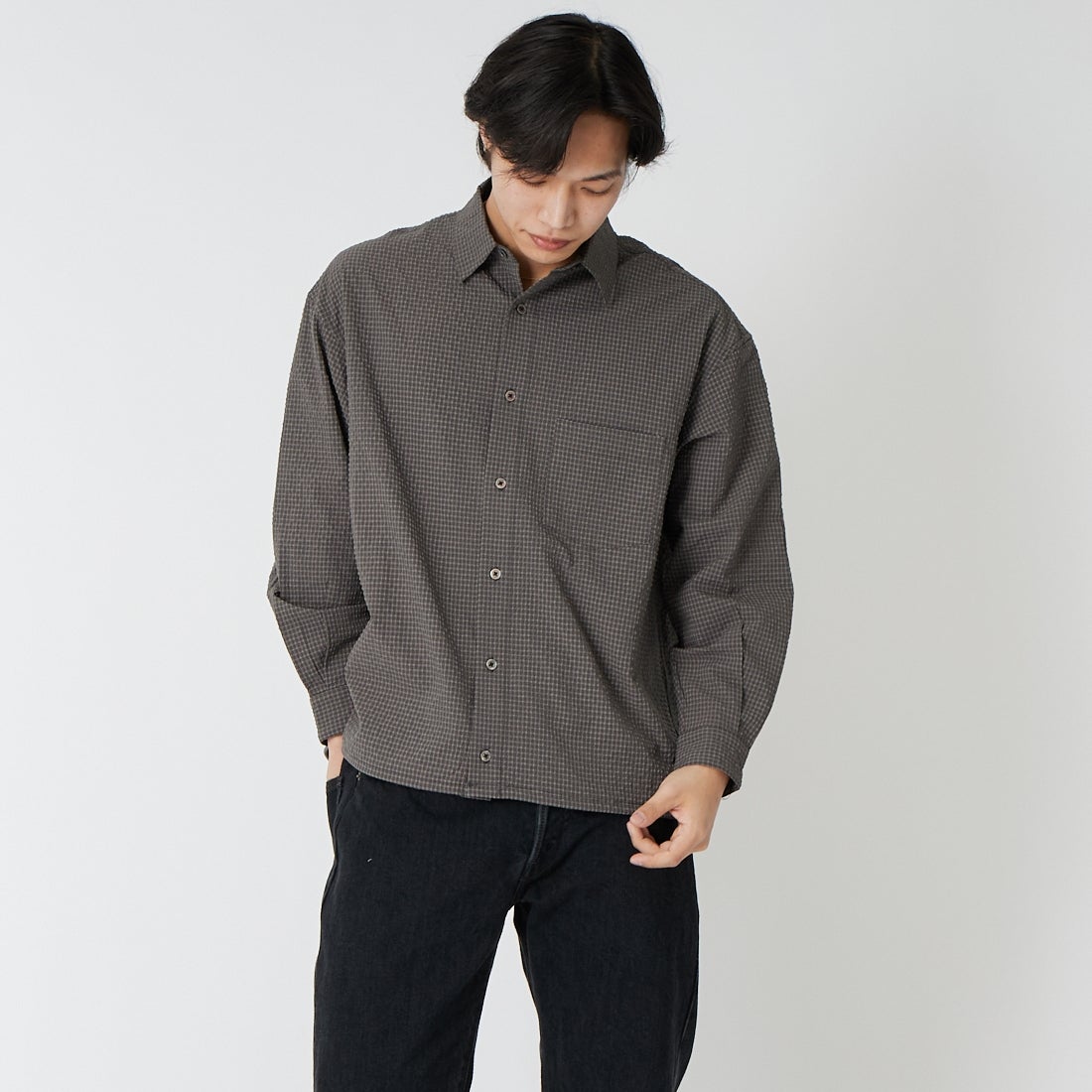 SLICK [スリック] シアサッカーギンガムチェック ドローストリングシャツ [5120224] 720 COAL B &&モデル身長：179cm 着用サイズ：1&&