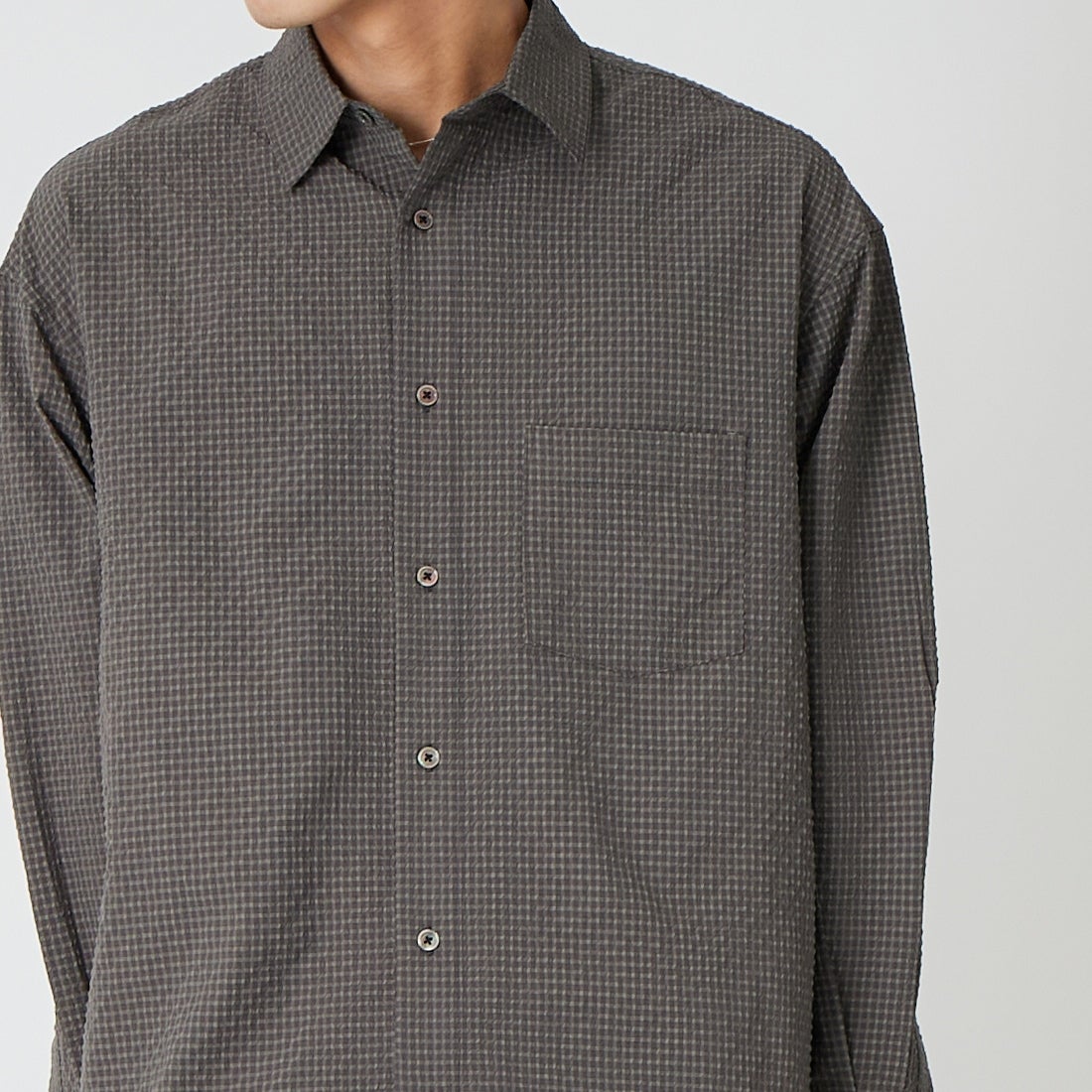 SLICK [スリック] シアサッカーギンガムチェック ドローストリングシャツ [5120224] 720 COAL B &&モデル身長：179cm 着用サイズ：1&&