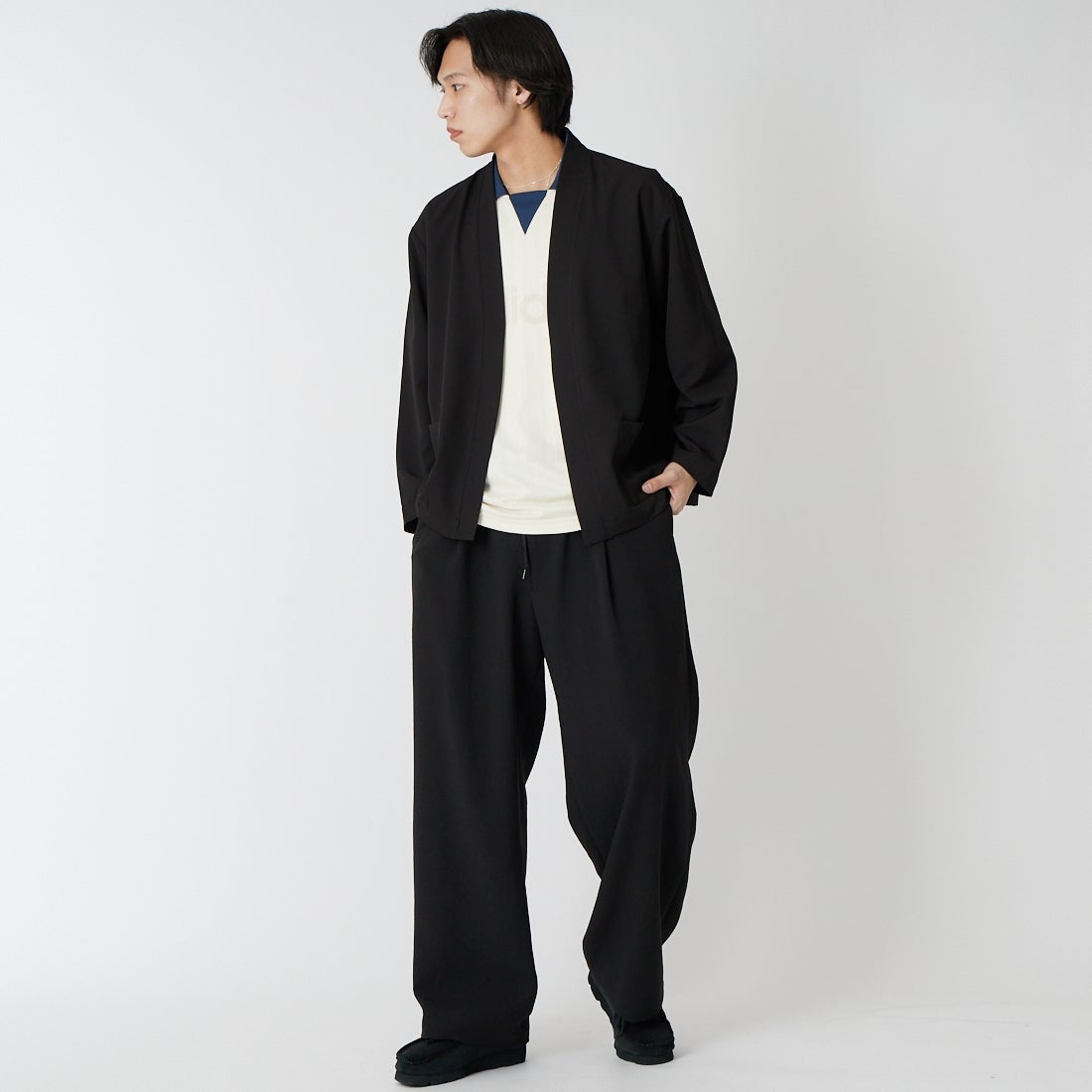 SLICK [スリック] トロピカルストレッチ ボタンレスカーディガン [5120229] 700 BLACK &&モデル身長：179cm 着用サイズ：1&&