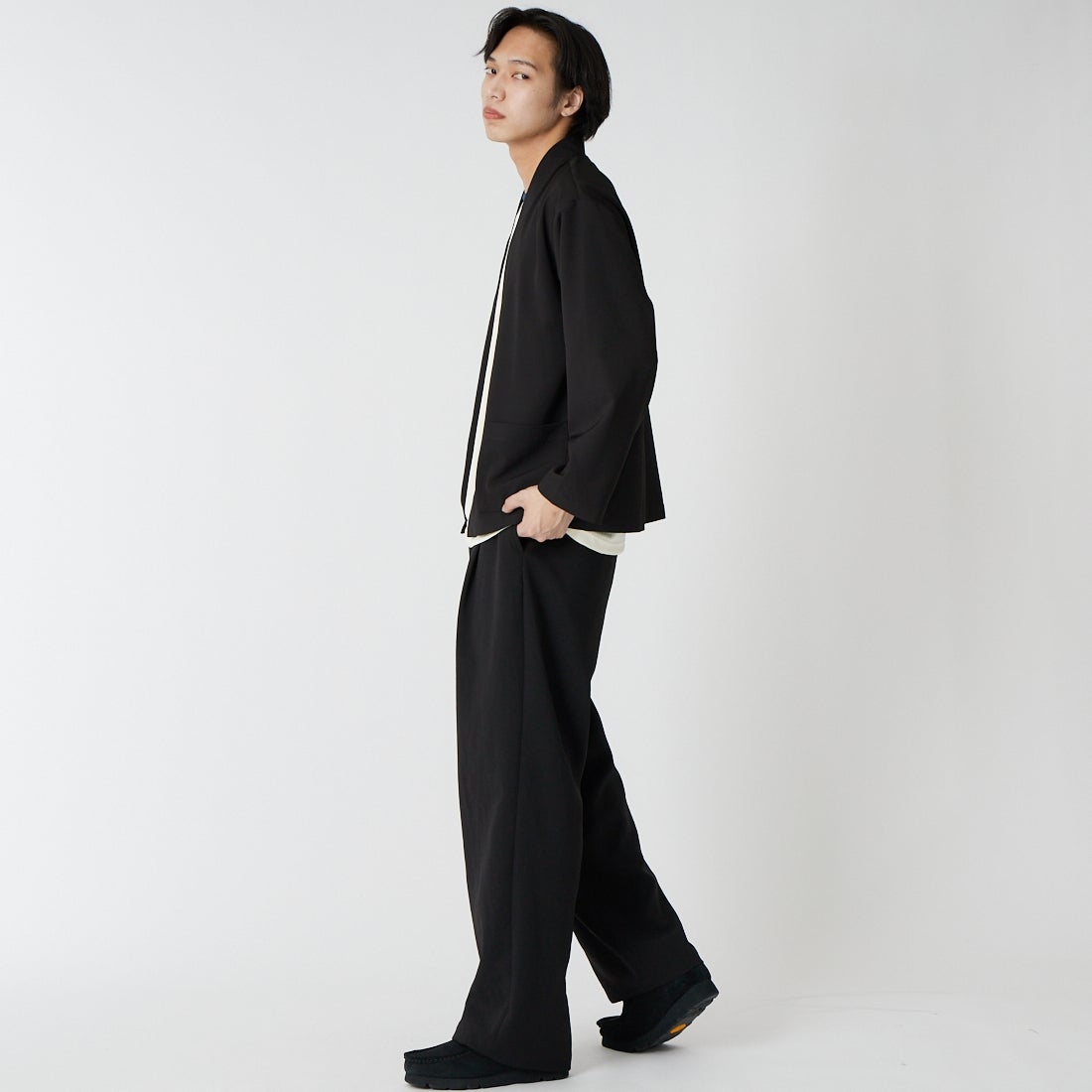 SLICK [スリック] トロピカルストレッチ ボタンレスカーディガン [5120229] 700 BLACK &&モデル身長：179cm 着用サイズ：1&&