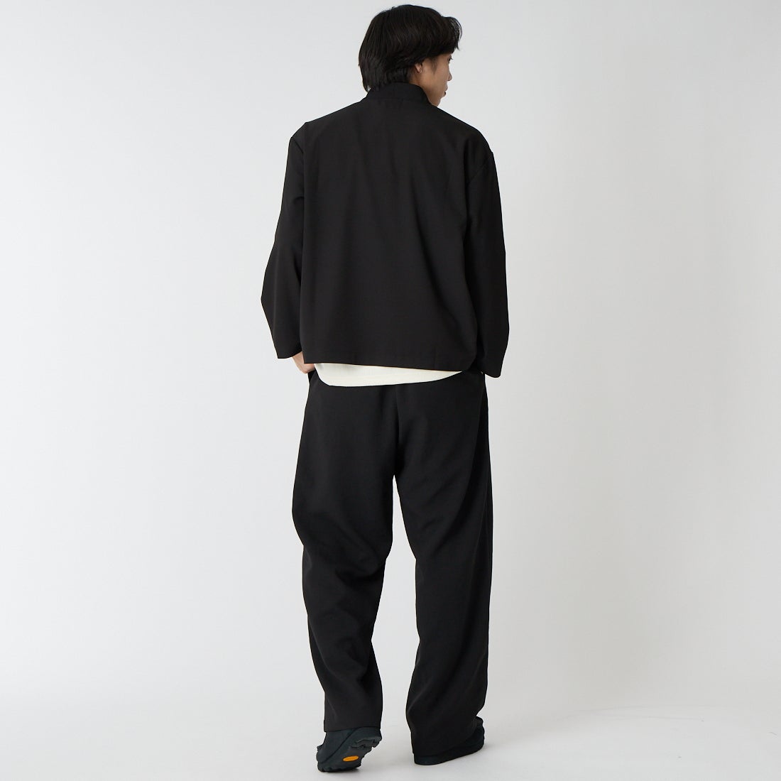 SLICK [スリック] トロピカルストレッチ ボタンレスカーディガン [5120229] 700 BLACK &&モデル身長：179cm 着用サイズ：1&&