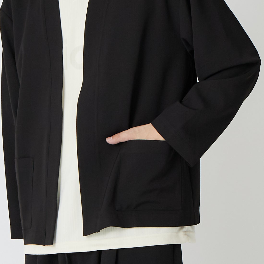 SLICK [スリック] トロピカルストレッチ ボタンレスカーディガン [5120229] 700 BLACK &&モデル身長：179cm 着用サイズ：1&&