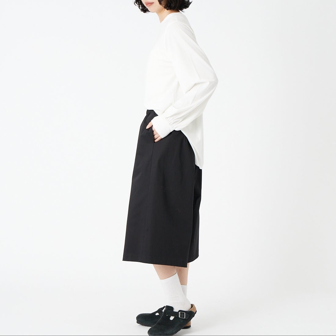 mizuiro ind [ミズイロインド] ハーフイージーパンツ [1-260101] 99 BLACK &&モデル身長：162cm 着用サイズ：F&&