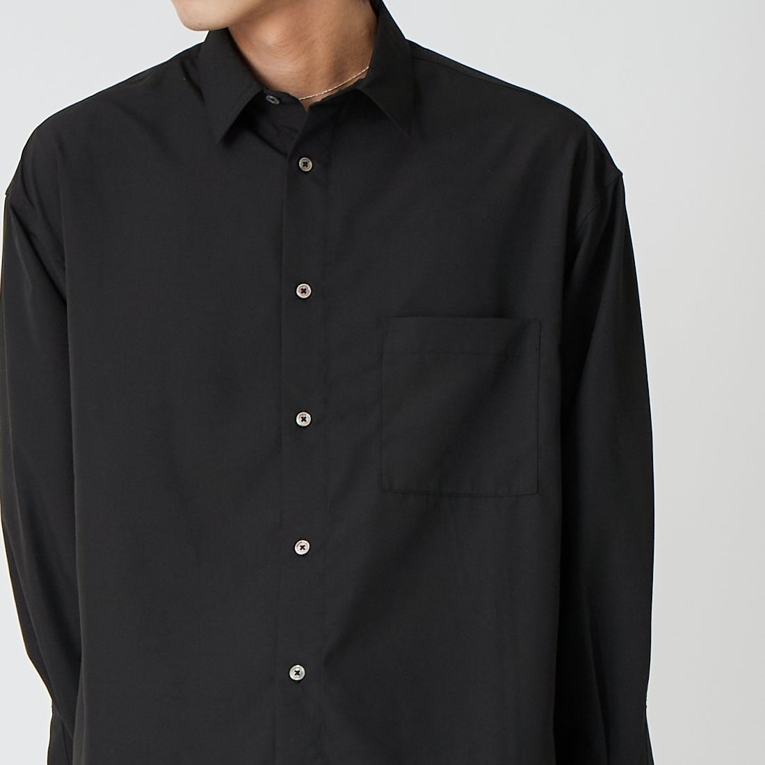 SLICK [スリック] コットンライクブロード ドローストリングシャツ [5121072] 700 BLACK &&モデル身長：179cm 着用サイズ：1&&