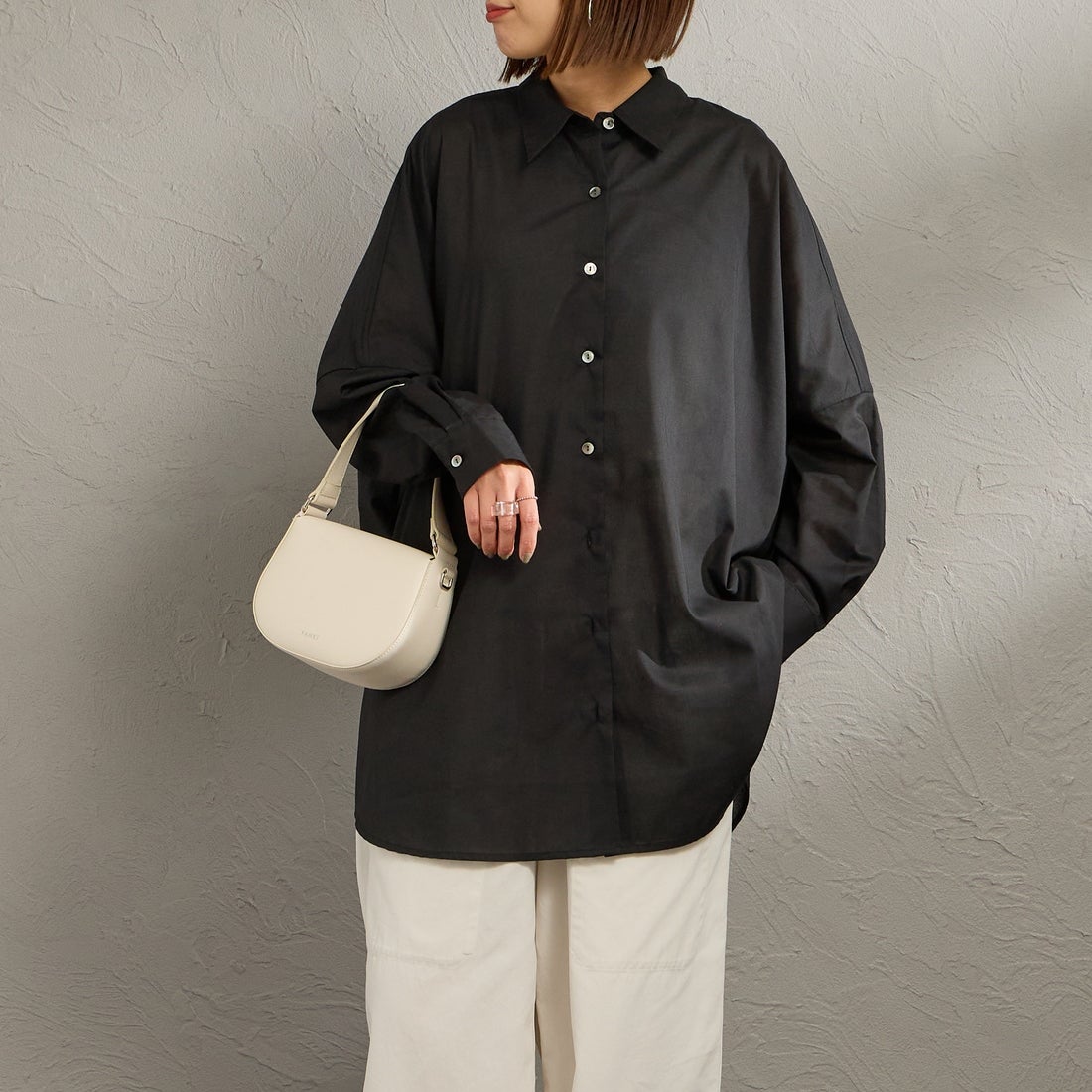 mizuiro ind [ミズイロインド] T/Cシアーワイドシャツ [1-230162] 99 BLACK &&モデル身長：159cm 着用サイズ：F&&