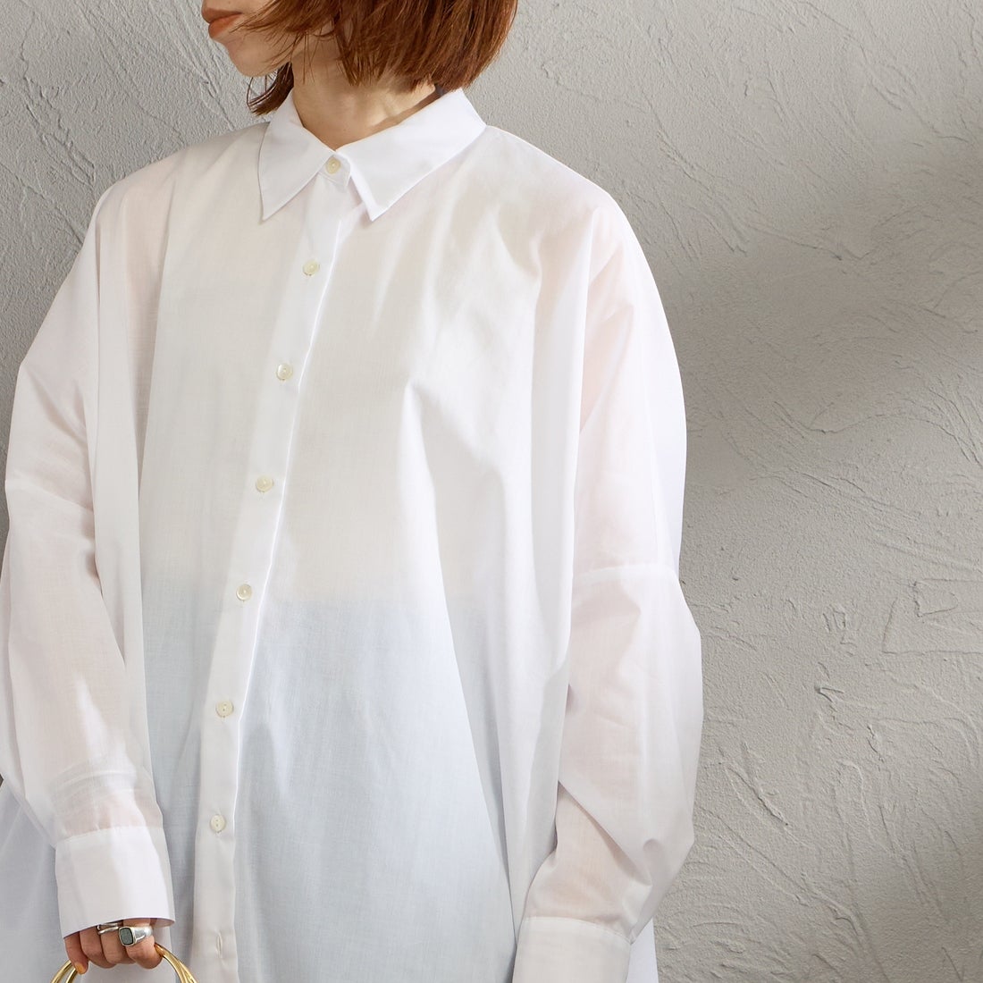 mizuiro ind [ミズイロインド] T/Cシアーワイドシャツ [1-230162] 11 OFF WHI &&モデル身長：158cm 着用サイズ：F&&