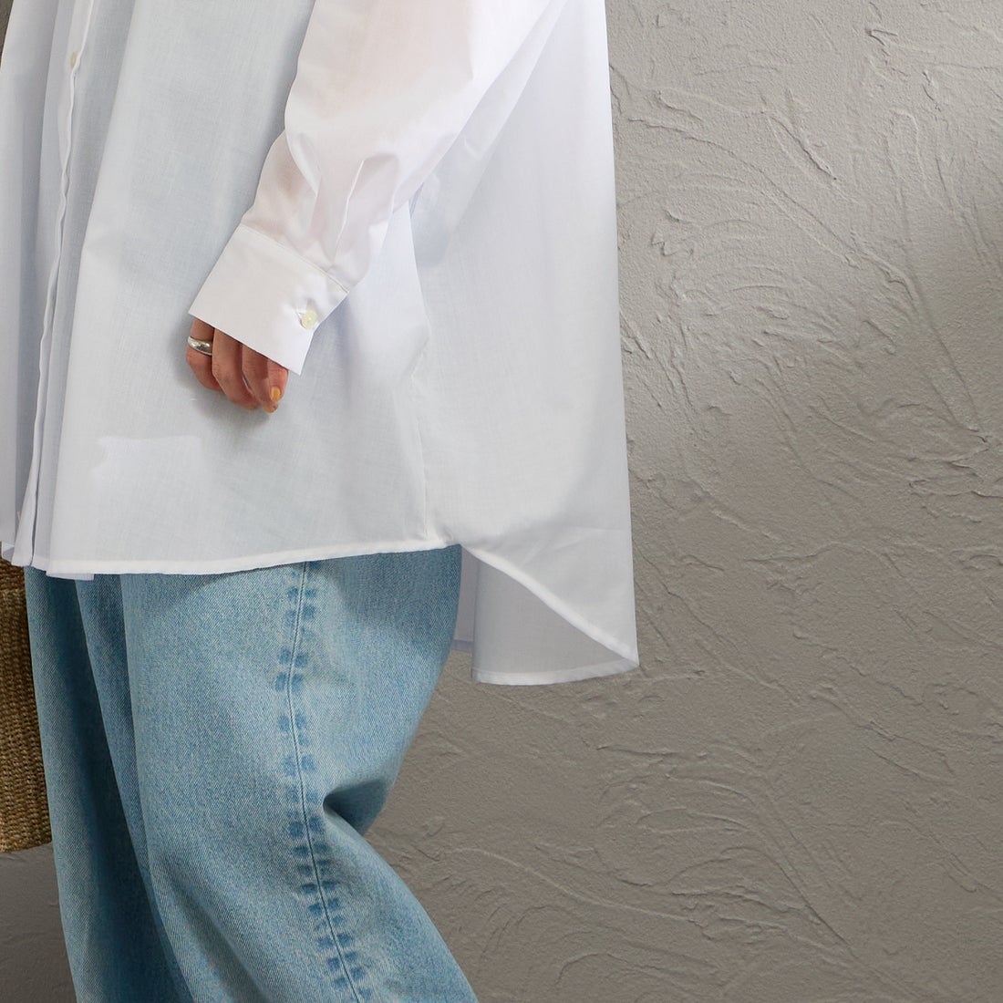 mizuiro ind [ミズイロインド] T/Cシアーワイドシャツ [1-230162] 11 OFF WHI &&モデル身長：158cm 着用サイズ：F&&