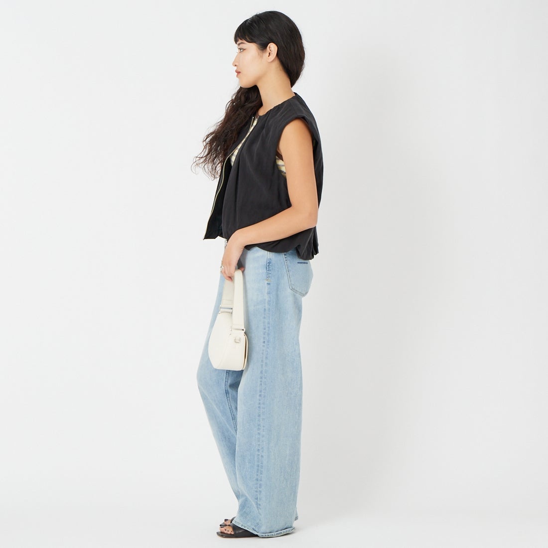 CHIGNON [シニヨン] ダブルジップバルーンジレ [4261-025MK] BLACK &&モデル身長：162cm 着用サイズ：F&&