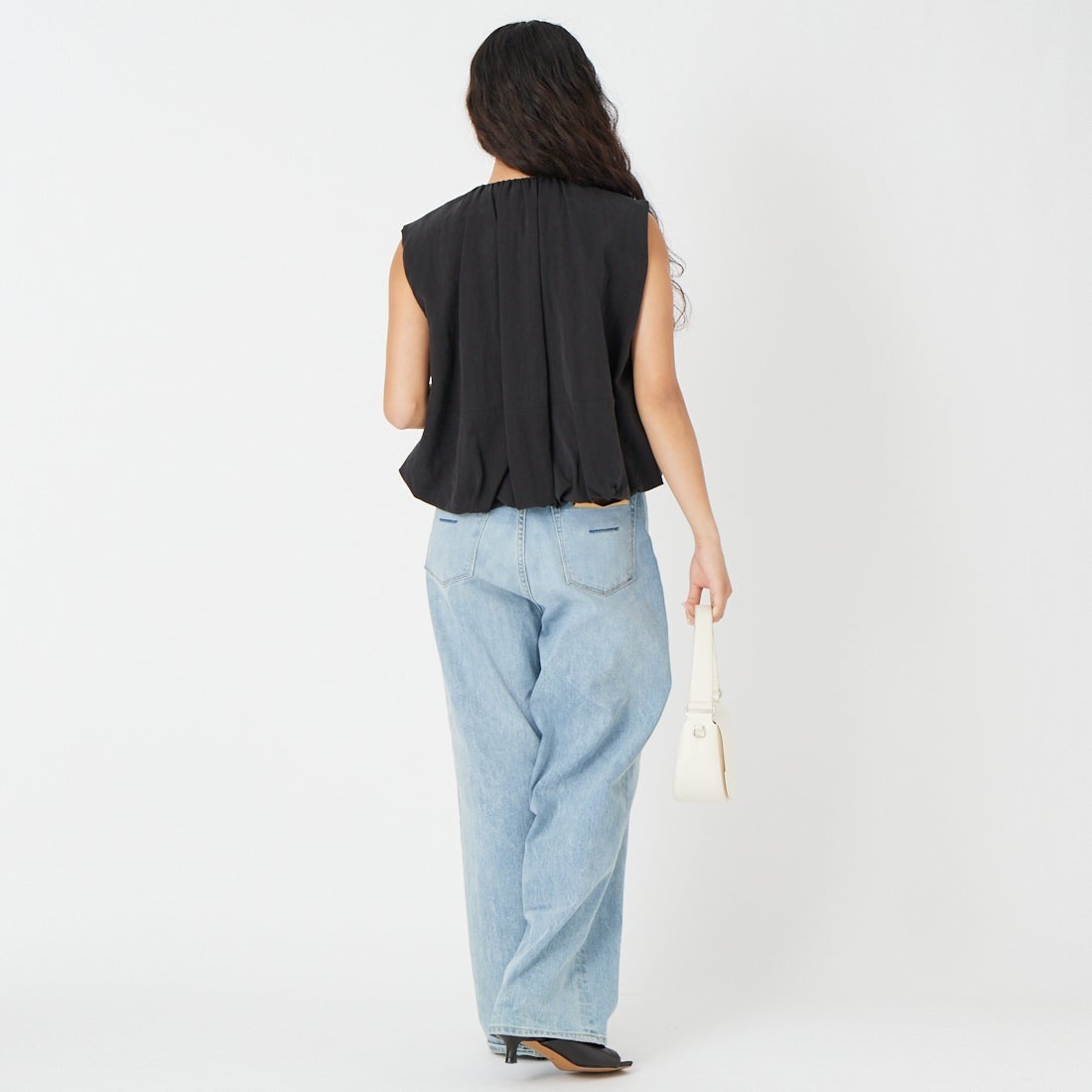 CHIGNON [シニヨン] ダブルジップバルーンジレ [4261-025MK] BLACK &&モデル身長：162cm 着用サイズ：F&&