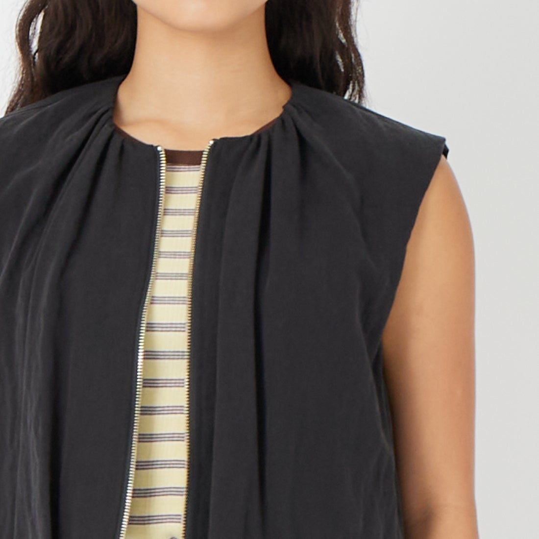 CHIGNON [シニヨン] ダブルジップバルーンジレ [4261-025MK] BLACK &&モデル身長：162cm 着用サイズ：F&&