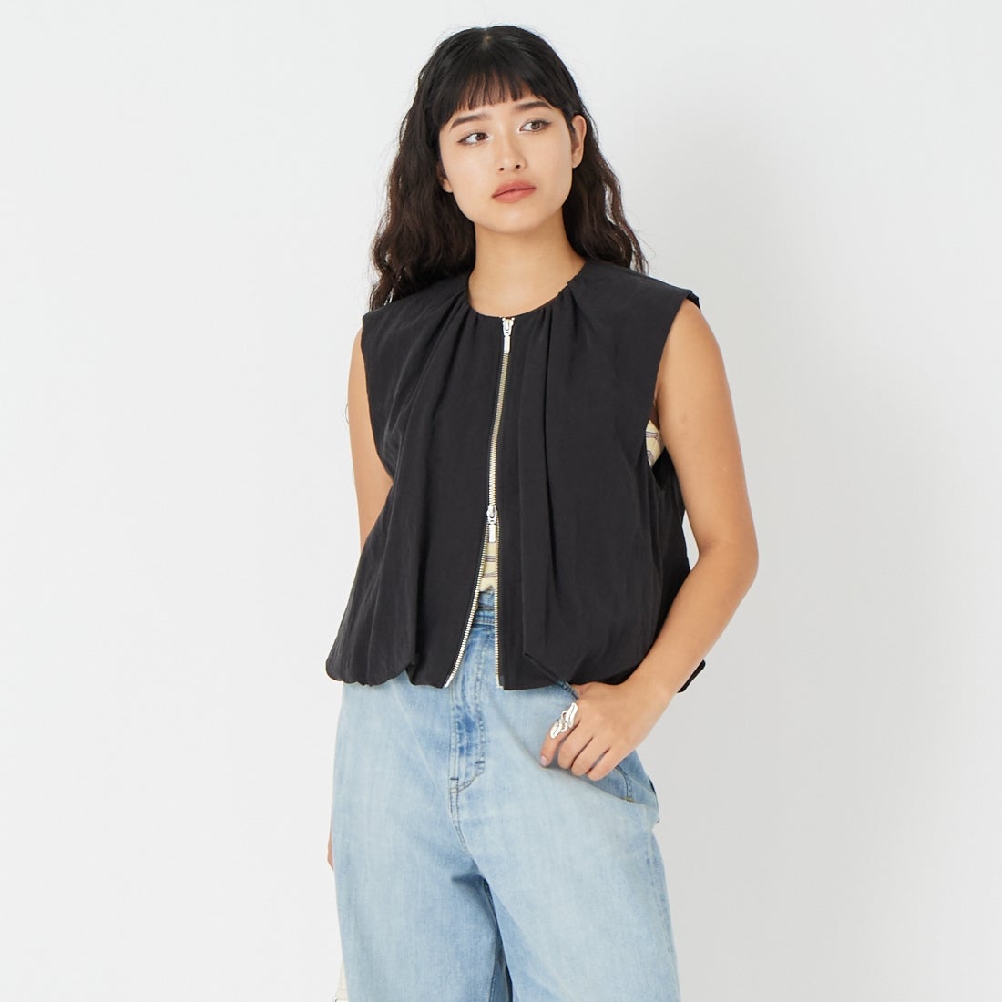 CHIGNON [シニヨン] ダブルジップバルーンジレ [4261-025MK] BLACK &&モデル身長：162cm 着用サイズ：F&&