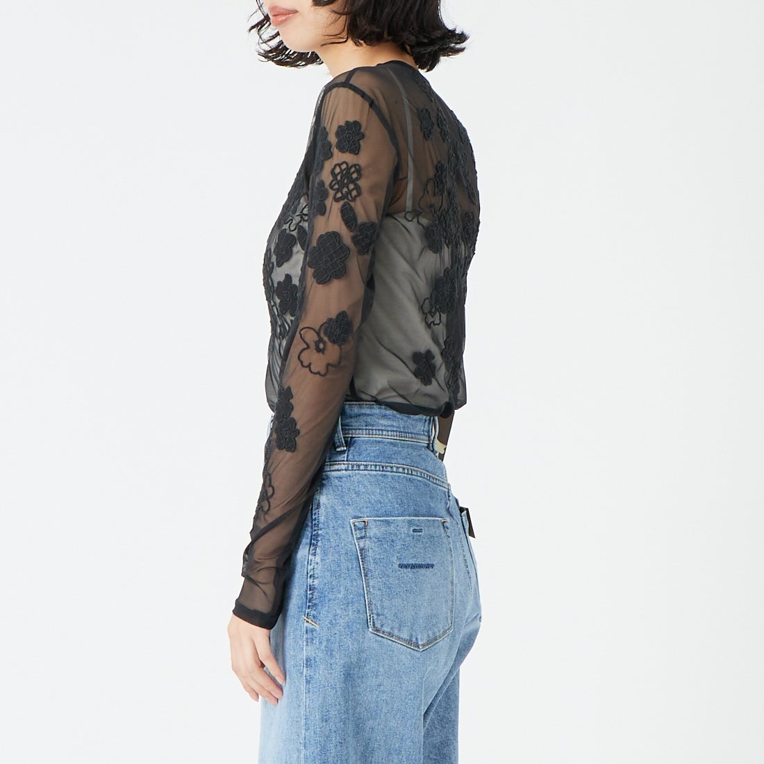 MAISON SPECIAL [メゾンスペシャル] フラワーエンブロイダリーシアートップス [21261415307] BLK &&モデル身長：162cm 着用サイズ：F&&L [メゾンスペシャル] フラワーエンブロイダリーシアートップス [21261415307] BLK