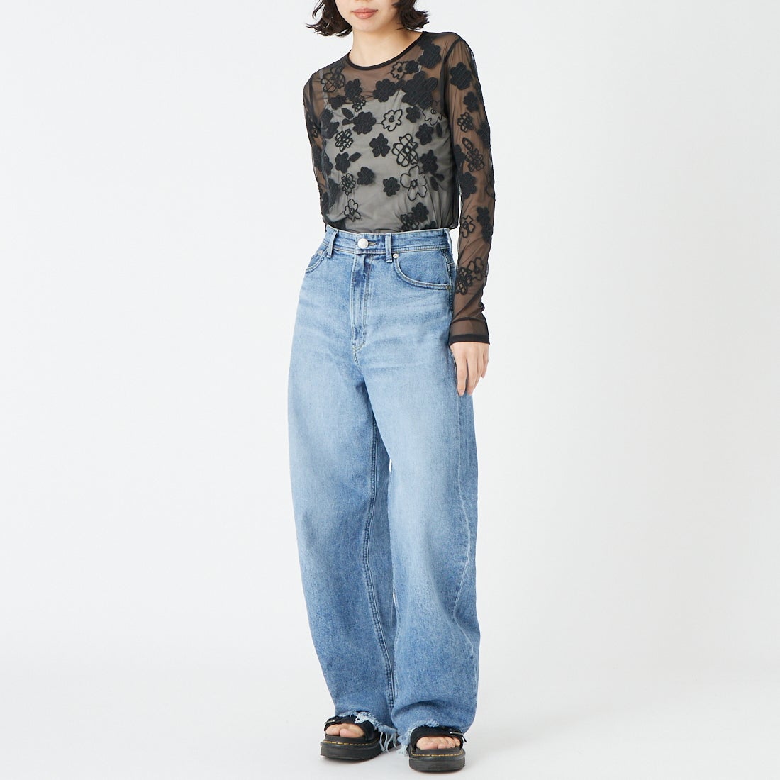 MAISON SPECIAL [メゾンスペシャル] フラワーエンブロイダリーシアートップス [21261415307] BLK &&モデル身長：162cm 着用サイズ：F&&