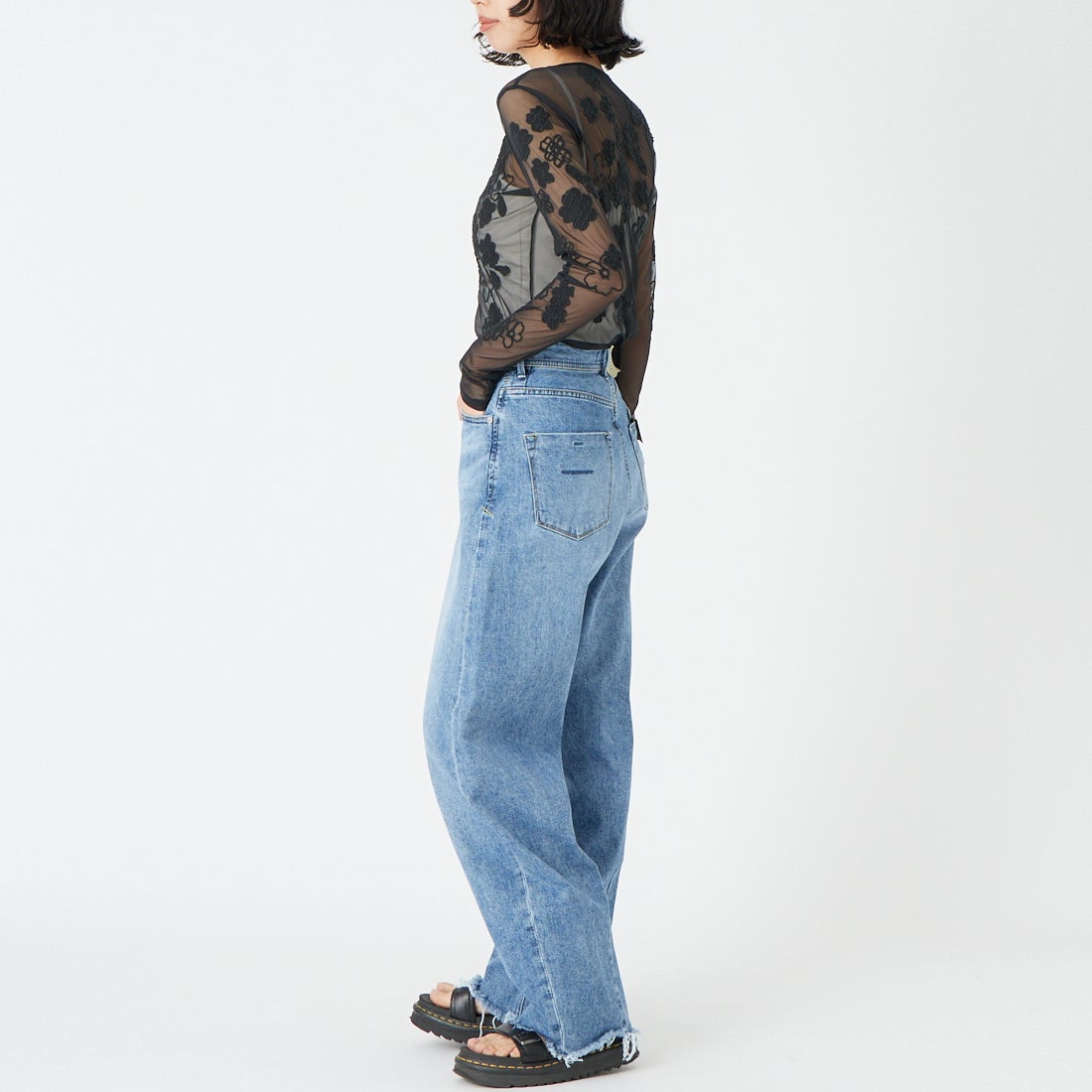 MAISON SPECIAL [メゾンスペシャル] フラワーエンブロイダリーシアートップス [21261415307] BLK &&モデル身長：162cm 着用サイズ：F&&