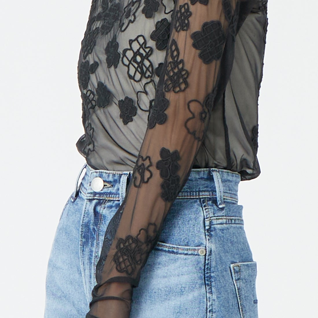 MAISON SPECIAL [メゾンスペシャル] フラワーエンブロイダリーシアートップス [21261415307] BLK &&モデル身長：162cm 着用サイズ：F&&