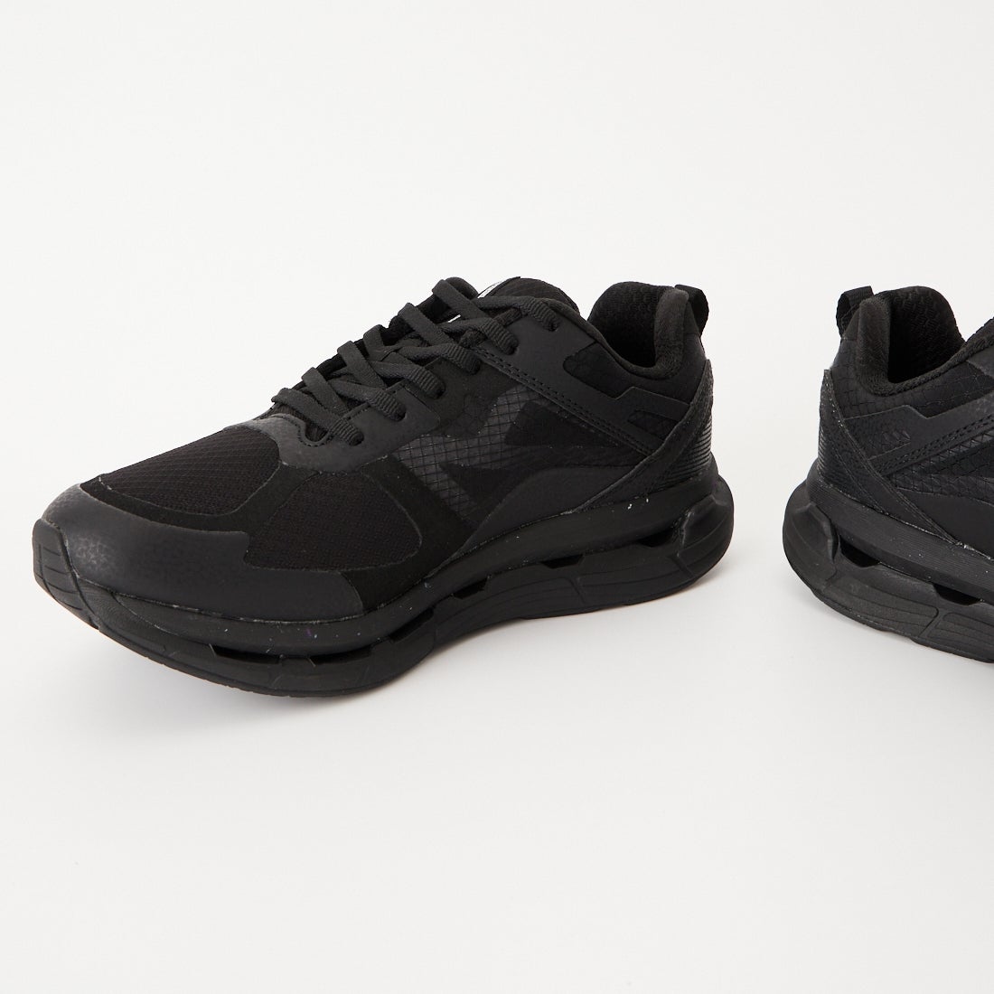 MOISTHROUGH 360 [モイスルー360] VENTIRIS スニーカー [M1110M] BLACK