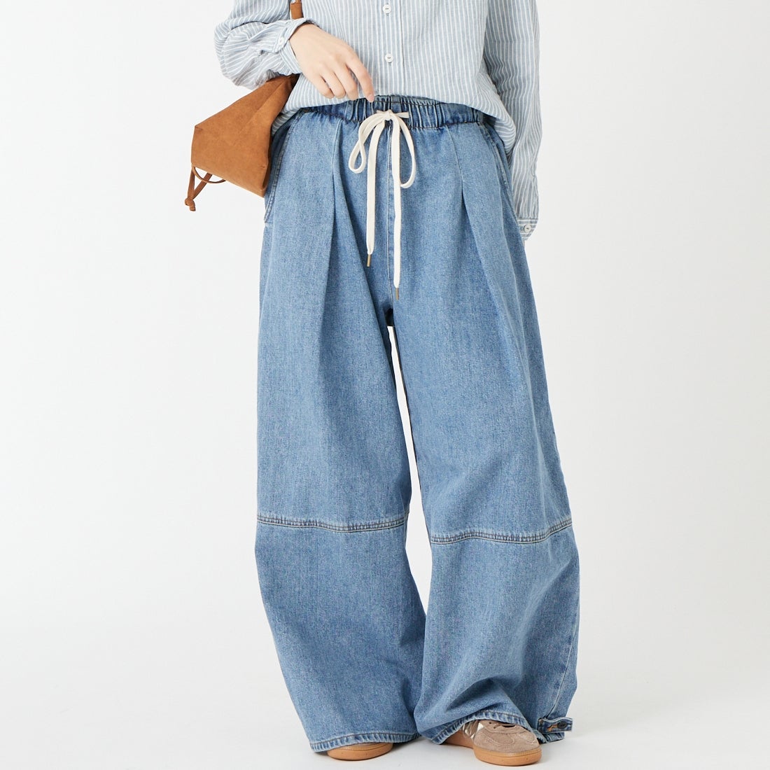 SOMETHING [サムシング] ドローストリングバルーンワイドパンツ [SA1108] 94 L.BLUE &&モデル身長：162cm 着用サイズ：S&&