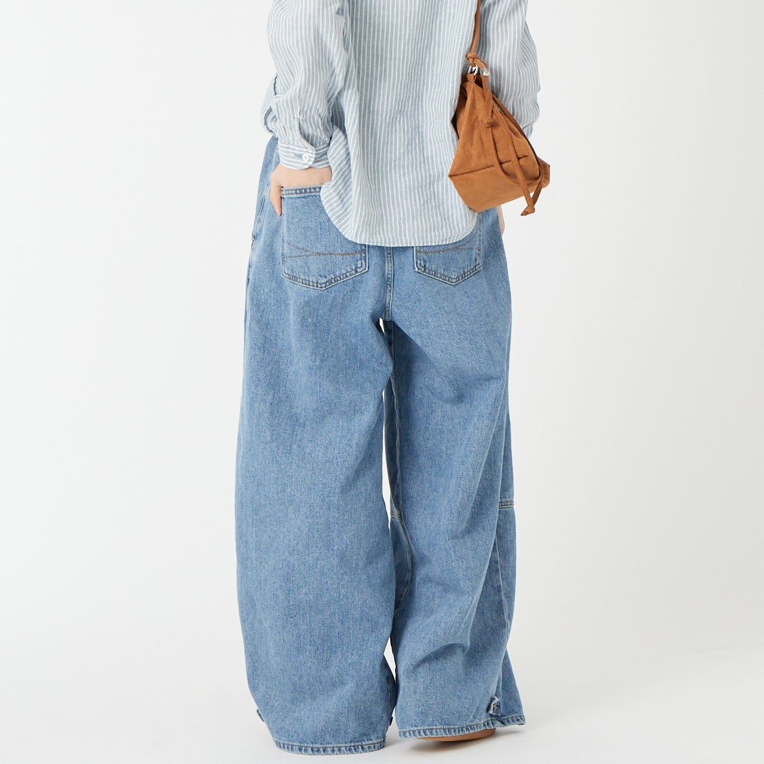 SOMETHING [サムシング] ドローストリングバルーンワイドパンツ [SA1108] 94 L.BLUE &&モデル身長：162cm 着用サイズ：S&&