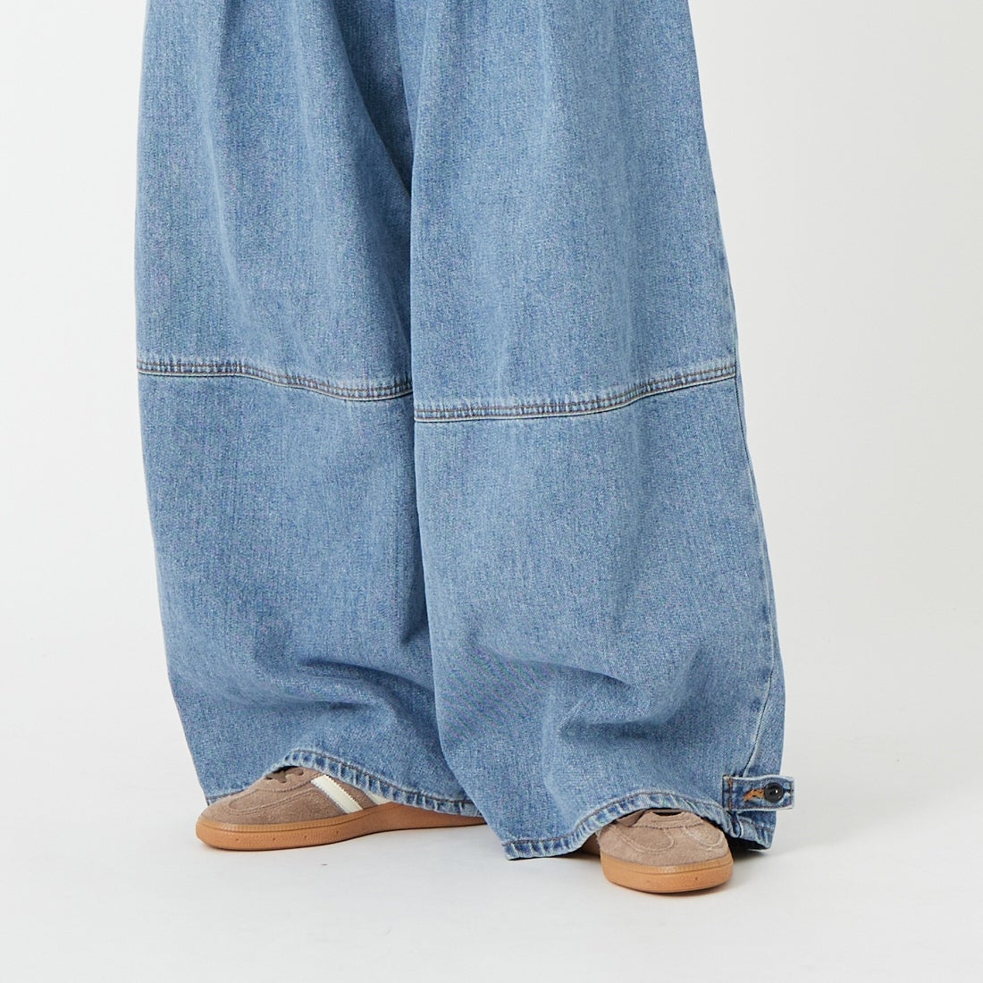 SOMETHING [サムシング] ドローストリングバルーンワイドパンツ [SA1108] 94 L.BLUE &&モデル身長：162cm 着用サイズ：S&&