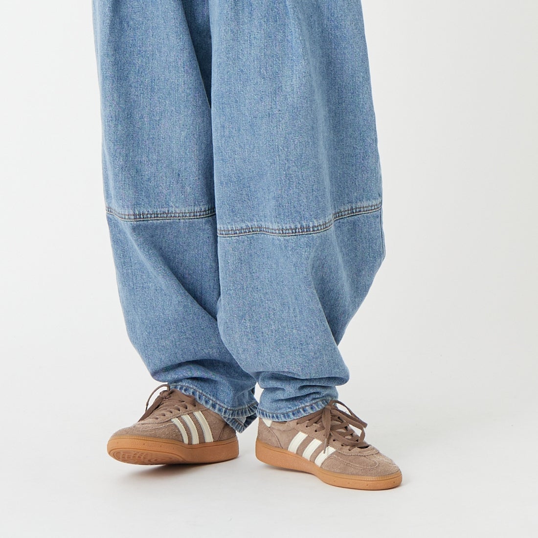 SOMETHING [サムシング] ドローストリングバルーンワイドパンツ [SA1108] 94 L.BLUE &&モデル身長：162cm 着用サイズ：S&&