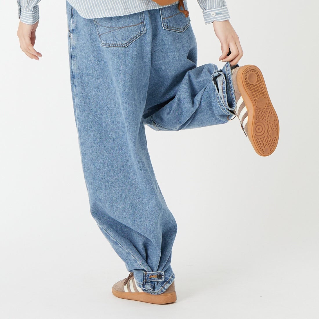 SOMETHING [サムシング] ドローストリングバルーンワイドパンツ [SA1108] 94 L.BLUE &&モデル身長：162cm 着用サイズ：S&&