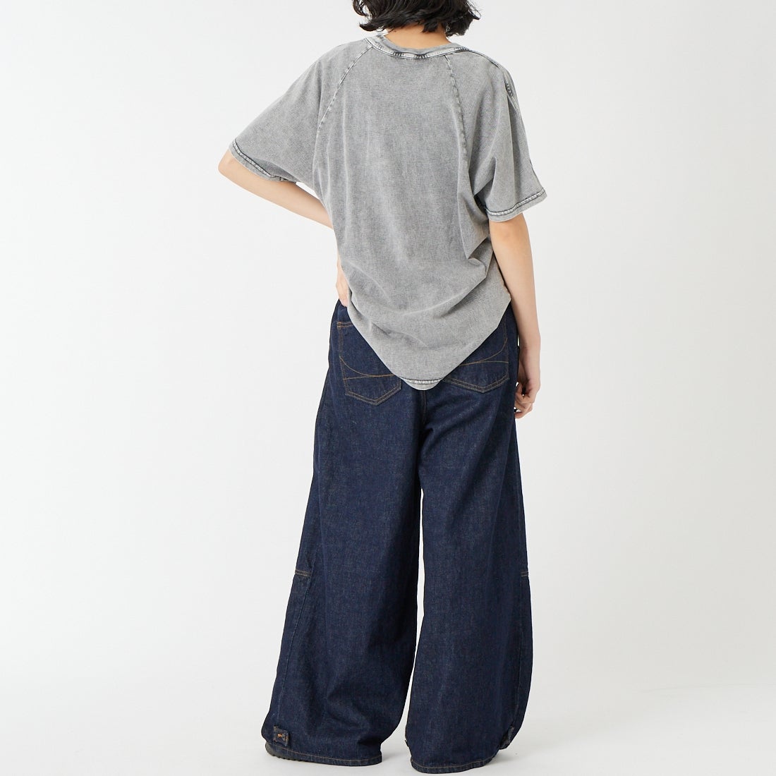 SOMETHING [サムシング] ドローストリングバルーンワイドパンツ [SA1108] 00 OW &&モデル身長：162cm 着用サイズ：S&&