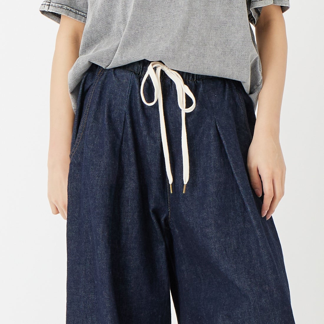 SOMETHING [サムシング] ドローストリングバルーンワイドパンツ [SA1108] 00 OW &&モデル身長：162cm 着用サイズ：S&&